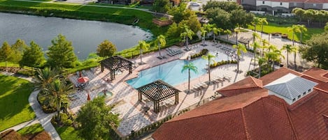 Piscine intérieure