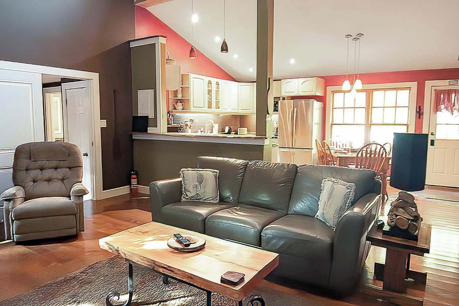 TV connectée, cheminée, espaces bureaux