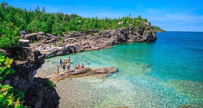 Charming 2BR Forest Cabin—Little Tub Harbour