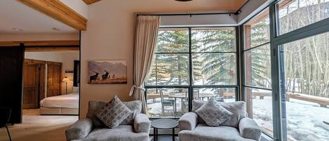 المنشأة من الداخل