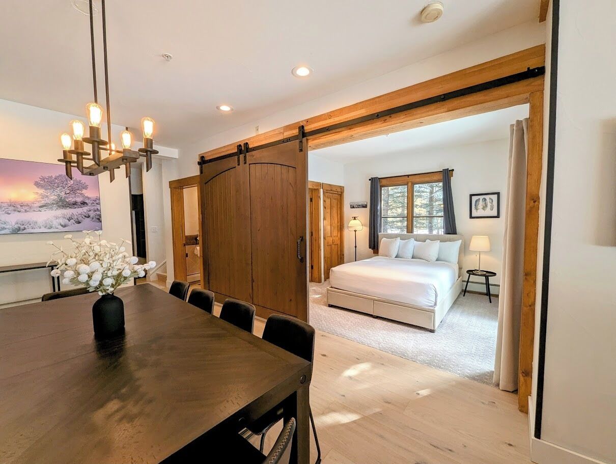 3 habitaciones, tabla de planchar con plancha, wifi y ropa de cama 