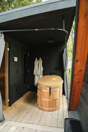 Terrace/patio - The Bellefonte Campground presents: The Cozy Cottage | 1 Bedroom with Sauna (Bellefonte)