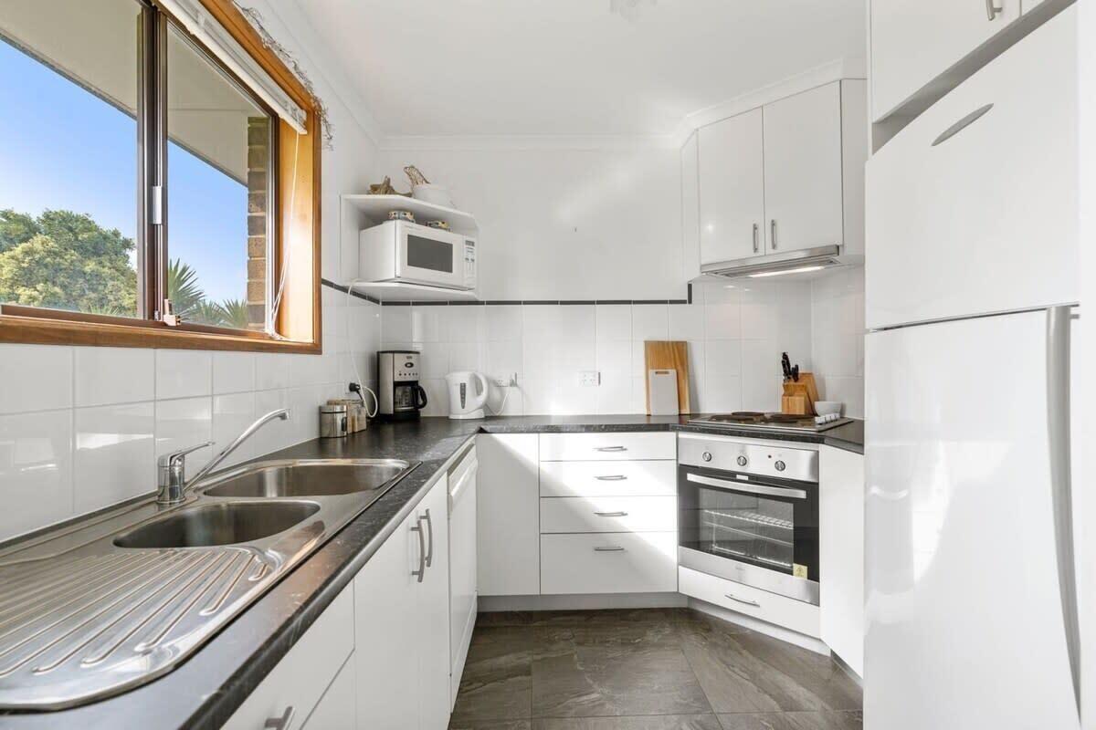 Microwave, oven, coffee/tea maker, electric kettle