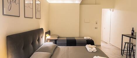 2 chambres, fer et planche à repasser, Wi-Fi gratuit, draps fournis