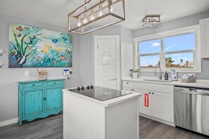 冰箱、微波炉、烤箱、炉灶