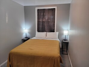 3 slaapkamers, een bureau, een strijkplank/strijkijzer, gratis wifi