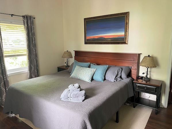 4 bedrooms, desk, travel cot, free WiFi