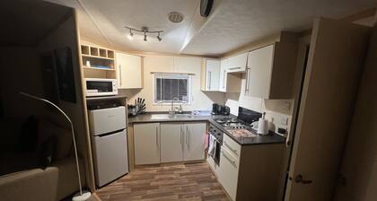 5 min walking to the beach! Cozy fully equipped Melrose Caravan, Leysdown-on-Sea