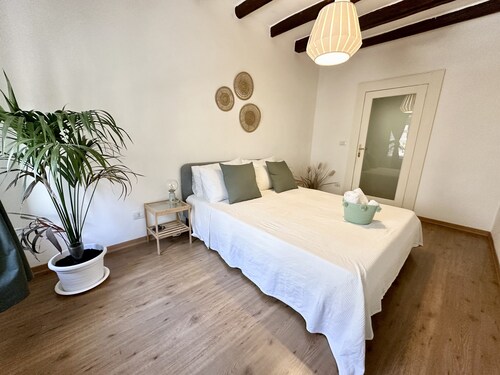 Historical 1400 Ft2 Apartment At Temple Of Apollo