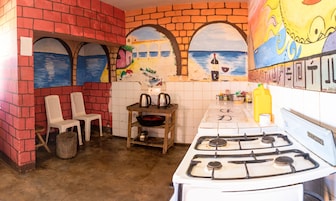 Lavavajillas, utensilios de cocina, artículos de limpieza