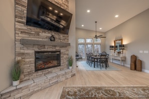 Dining - Natures Nook by Innsbrook Vacations! (Innsbrook)