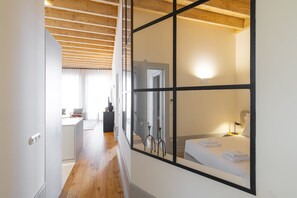 Two-bedroom Superior Apartment | 2 bedrooms, individually decorated, individually furnished, desk - Mouzinho Village River (Porto)