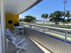 Outdoor dining - Apartamento Para Famílias - pé na Areia (Maitinga Bertioga)