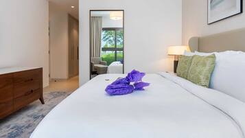 Tabla de planchar con plancha, wifi gratis, ropa de cama