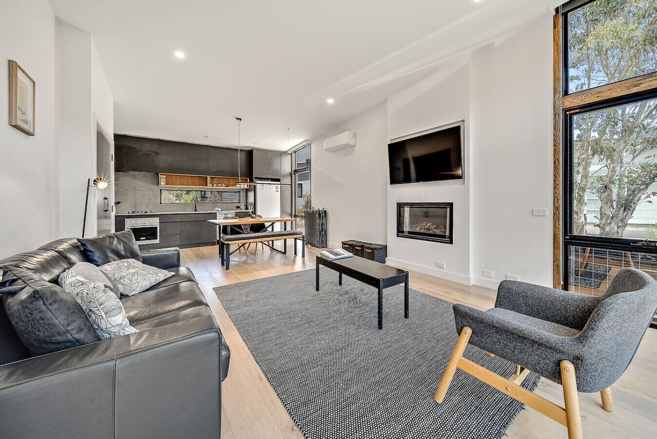 TV, fireplace