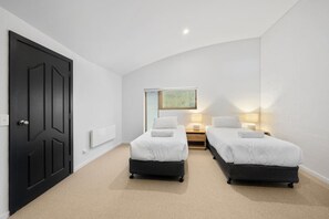 3 bedrooms, bed sheets