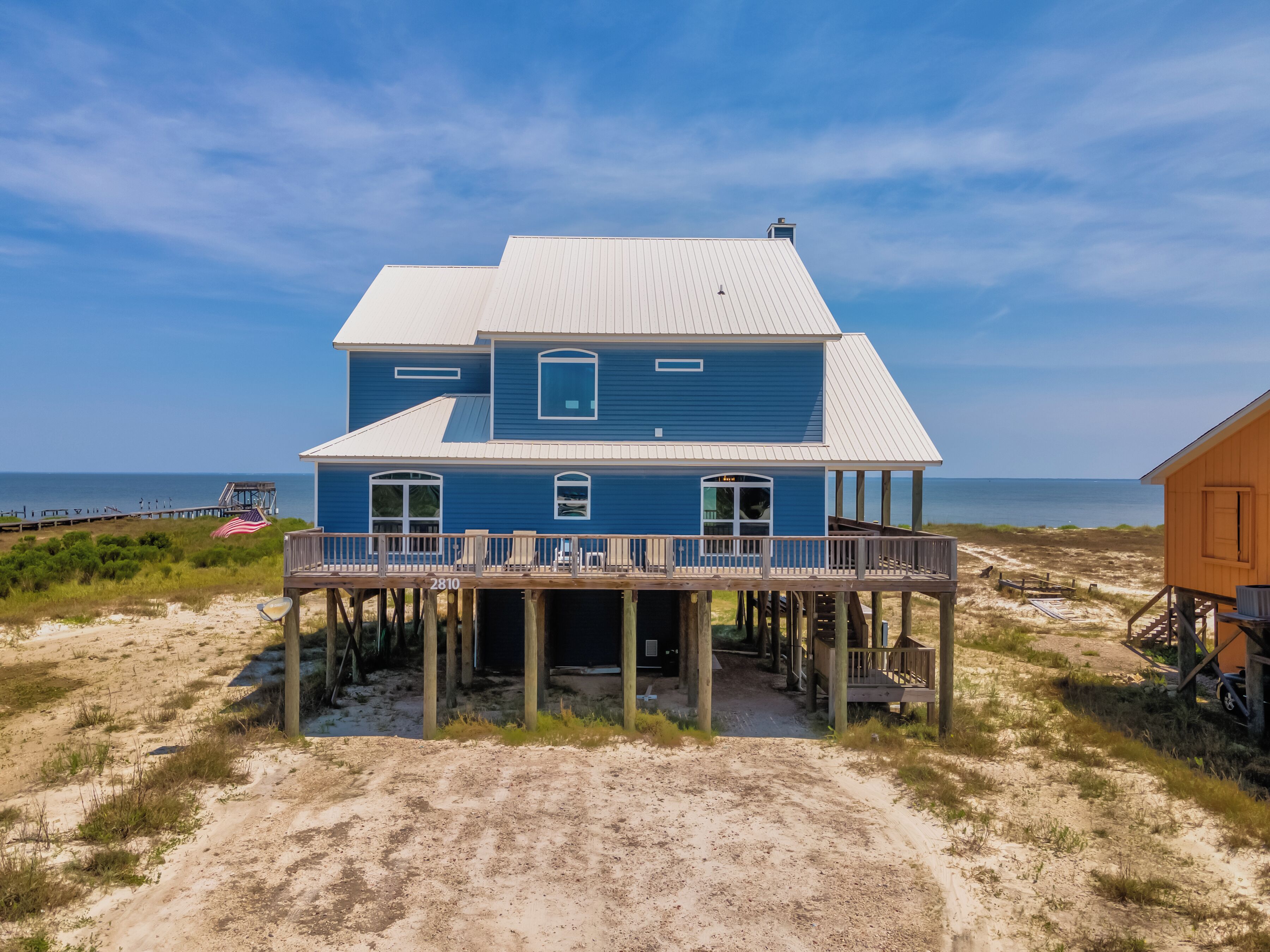 Massive bayfront home, beautifully furnished, walk to gulf beach! – Chillax