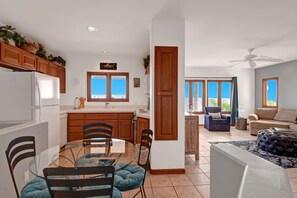 TV - Townhome 1B|1B Villa, AC + Central Heat, Ocean Views, Golf Cart (Avalon)