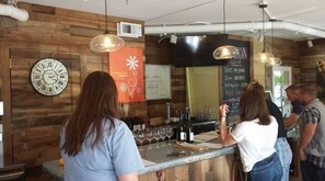 Bar (in der Unterkunft)