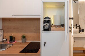 Luxury Double Room, 1 Queen Bed, Hot Tub, City View | Private kitchenette | Mini-fridge, stovetop, espresso maker, electric kettle - Luxury Suites with JACUZZI by Sea&theCity (Thessaloniki)