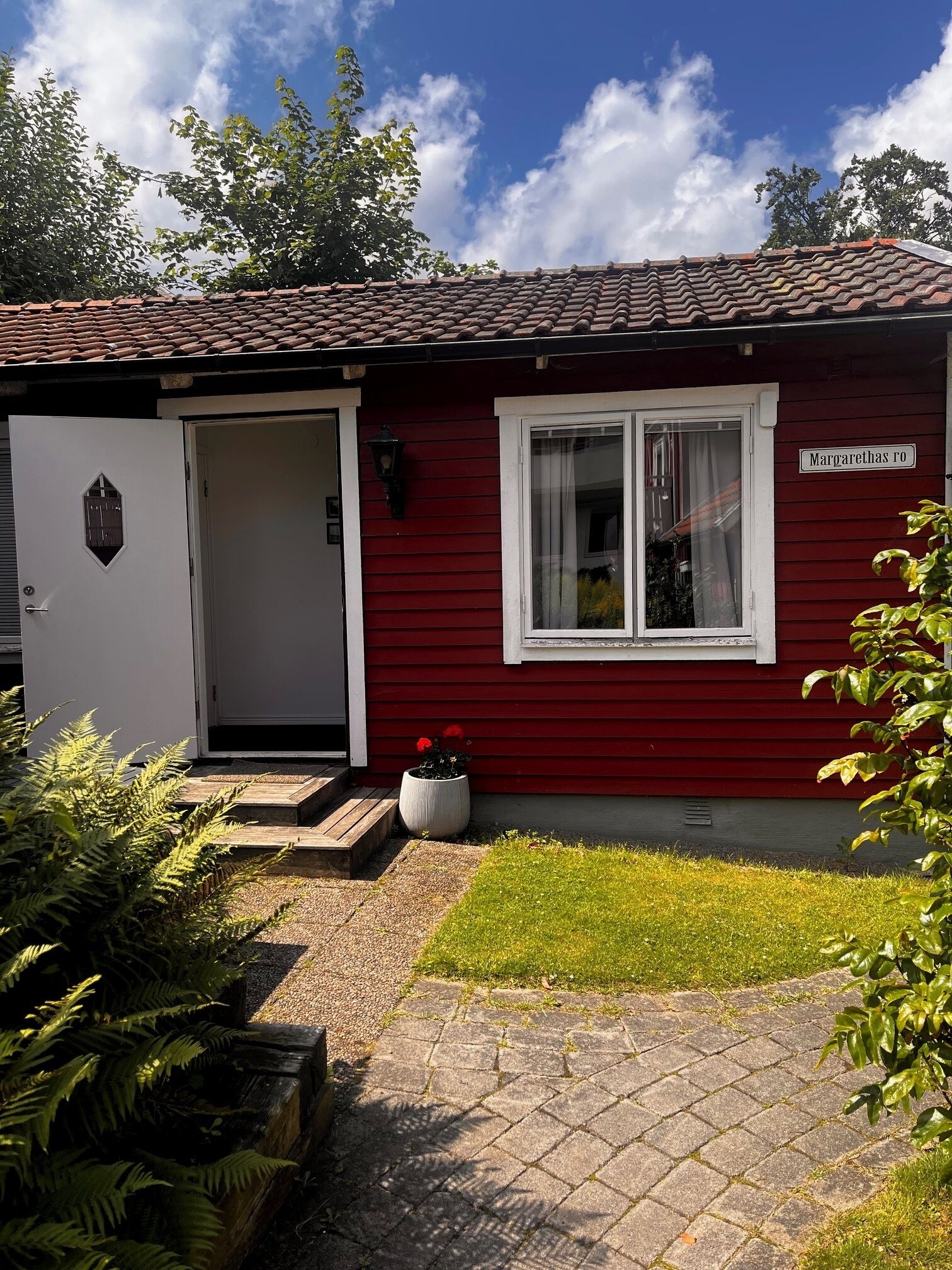 Basic Single Room | Individually decorated, individually furnished, free WiFi, bed sheets