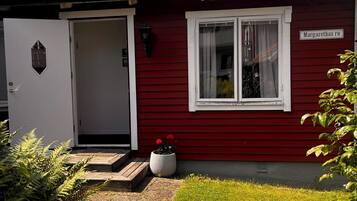 Basic Single Room | Individually decorated, individually furnished, free WiFi, bed sheets