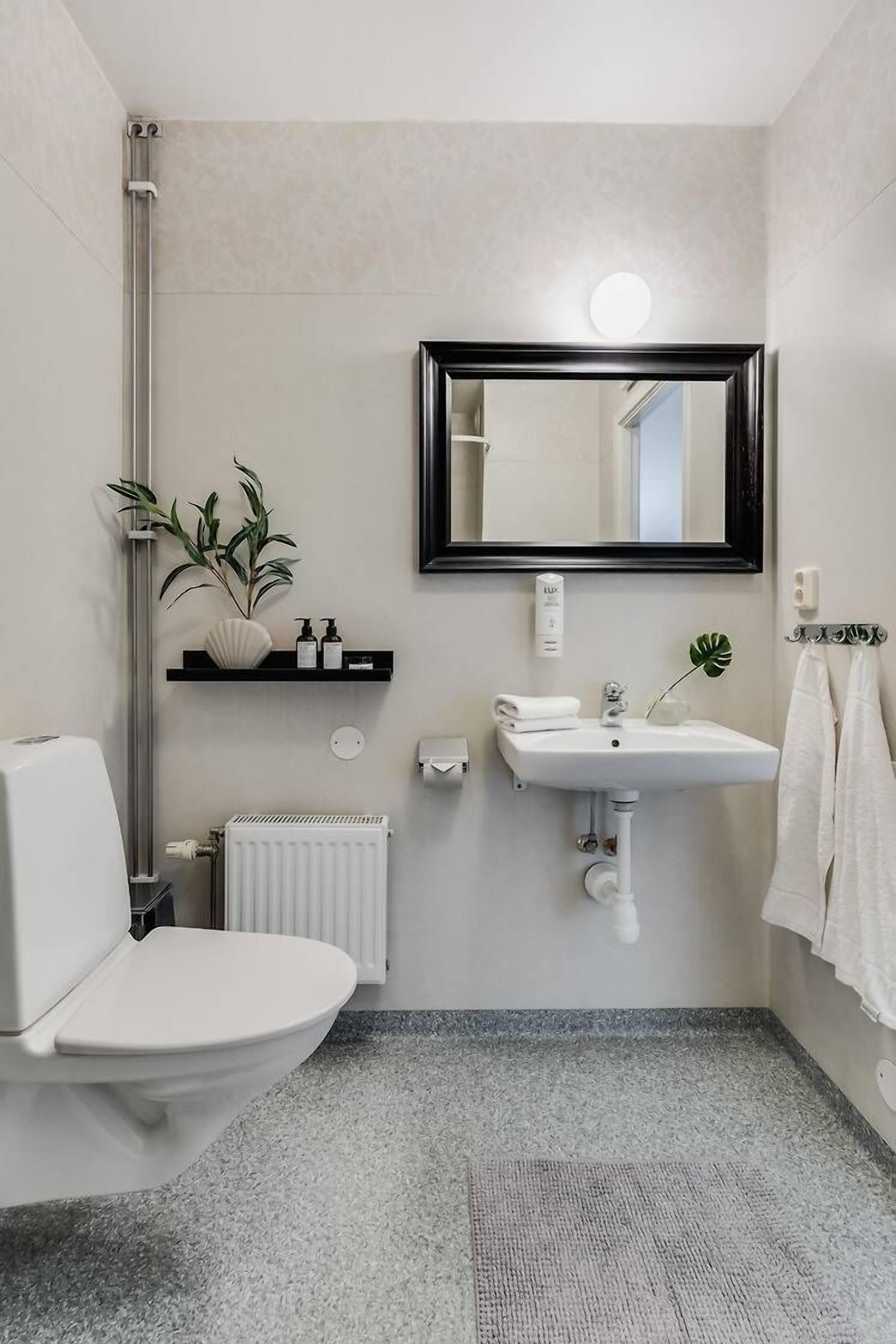 Deluxe Room | Bathroom