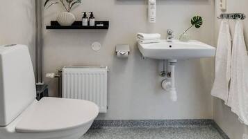 Quarto luxo | Banheiro | Secador de cabelo, toalhas de banho