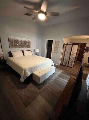 3 habitaciones, escritorio, tabla de planchar con plancha y wifi gratis