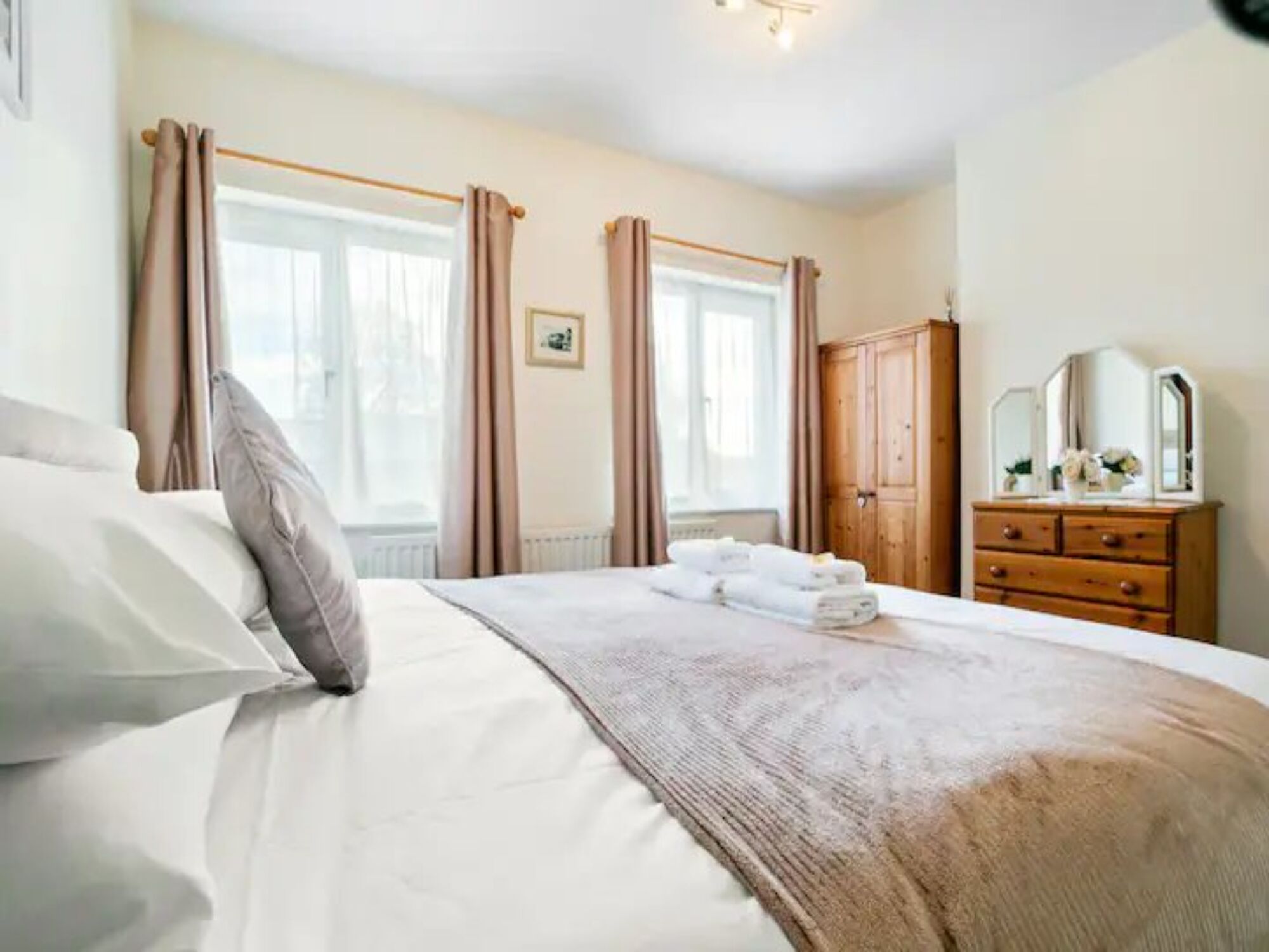 2 bedrooms, iron/ironing board, free WiFi, bed sheets