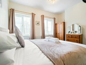 2 bedrooms, iron/ironing board, free WiFi, bed sheets - 55 Heworth Village · Wonderfully Cosy Family Home in York - Pass the Keys (York)