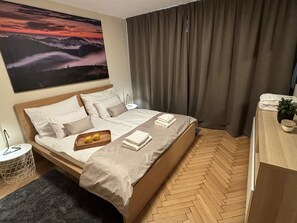 1 bedroom, desk, iron/ironing board, WiFi