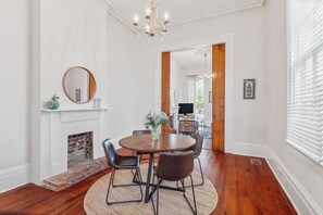 Dining - Lower Garden District, Prime location, Pet friendly, Renovated (New Orleans)
