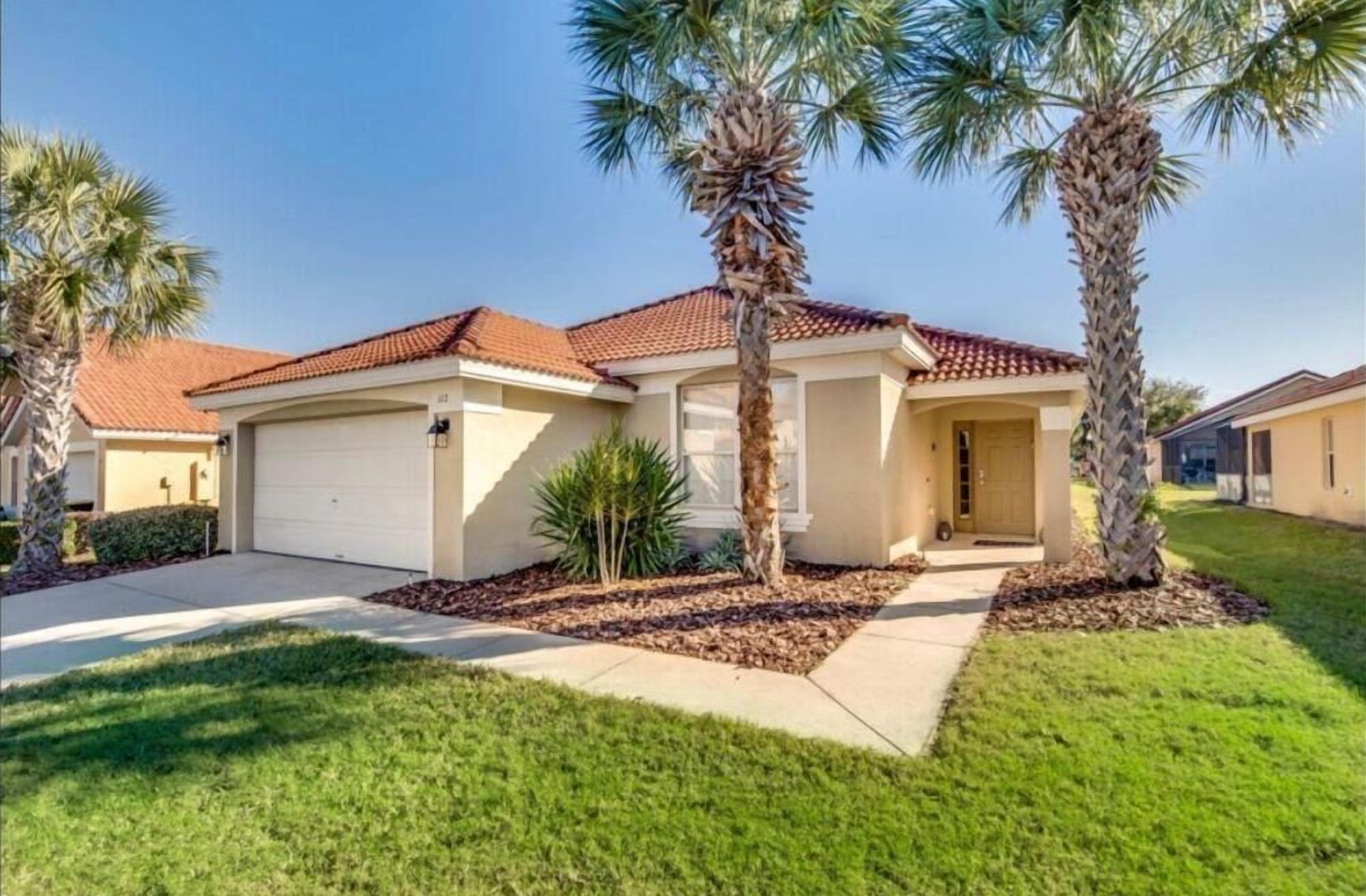 Family Fun Retreat: 4BR Solana Splash Pad Paradise!