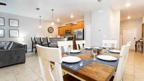 Dining - Near to Disney! Paradise Townhouse Private Pool (Kissimmee)