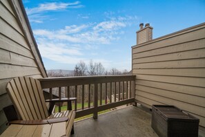 Terrace/patio - Seven Springs, Sleeps 8 / 3BR, Ski In/Out, POOL (Champion)