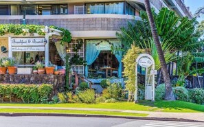 Exterior - Renovated Modern Design Waikiki Condo Nice Views (Honolulu)