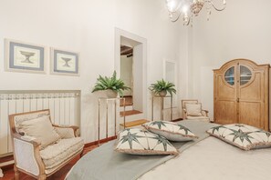6 bedrooms, iron/ironing board, bed sheets