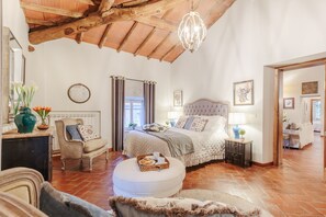 6 habitaciones, tabla de planchar con plancha y wifi gratis 