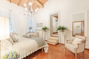 6 bedrooms, iron/ironing board, bed sheets