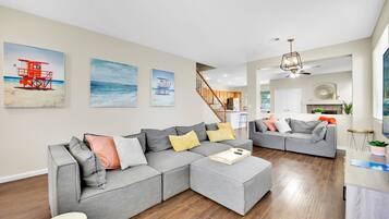 Téléviseur, foyer, jeux vidéo, livres