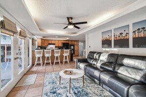 Living area - Manatee Cove Main House Star5vacations (Spring Hill)