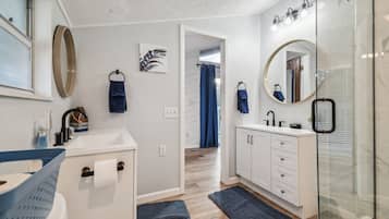 House, 2 Bedrooms, Terrace | Bathroom | Shower, towels, shampoo, toilet paper