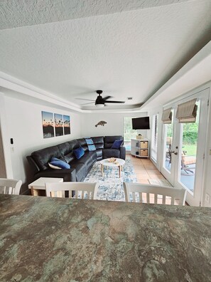 Living room - Manatee Cove Main House Star5vacations (Spring Hill)