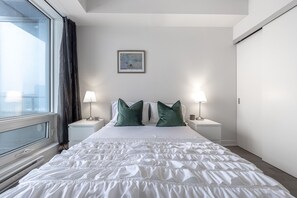 1 bedroom, iron/ironing board, WiFi, bed sheets - Cozy 1 Bed Apartment in AAA Location Downtown Montreal (Montréal)