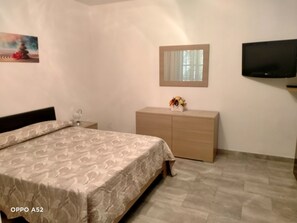 1 chambre, fer et planche à repasser, Wi-Fi gratuit, draps fournis