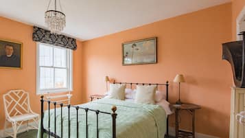 2 bedrooms, desk, iron/ironing board, WiFi