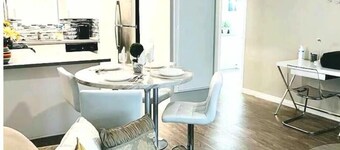 Elegant/business/retreat King bed/RokuTV/1br 1bath