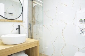 ヘアドライヤー、タオル