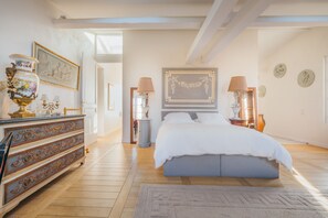 2 bedrooms, iron/ironing board, WiFi, bed sheets - 2 storey luxury penthouse with large terrace but no elevator (Paris)